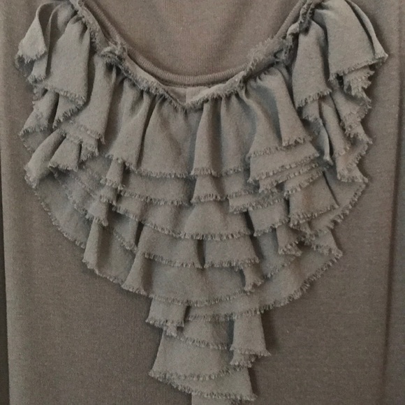 Ann Toylor ruffled tank - Picture 2 of 4